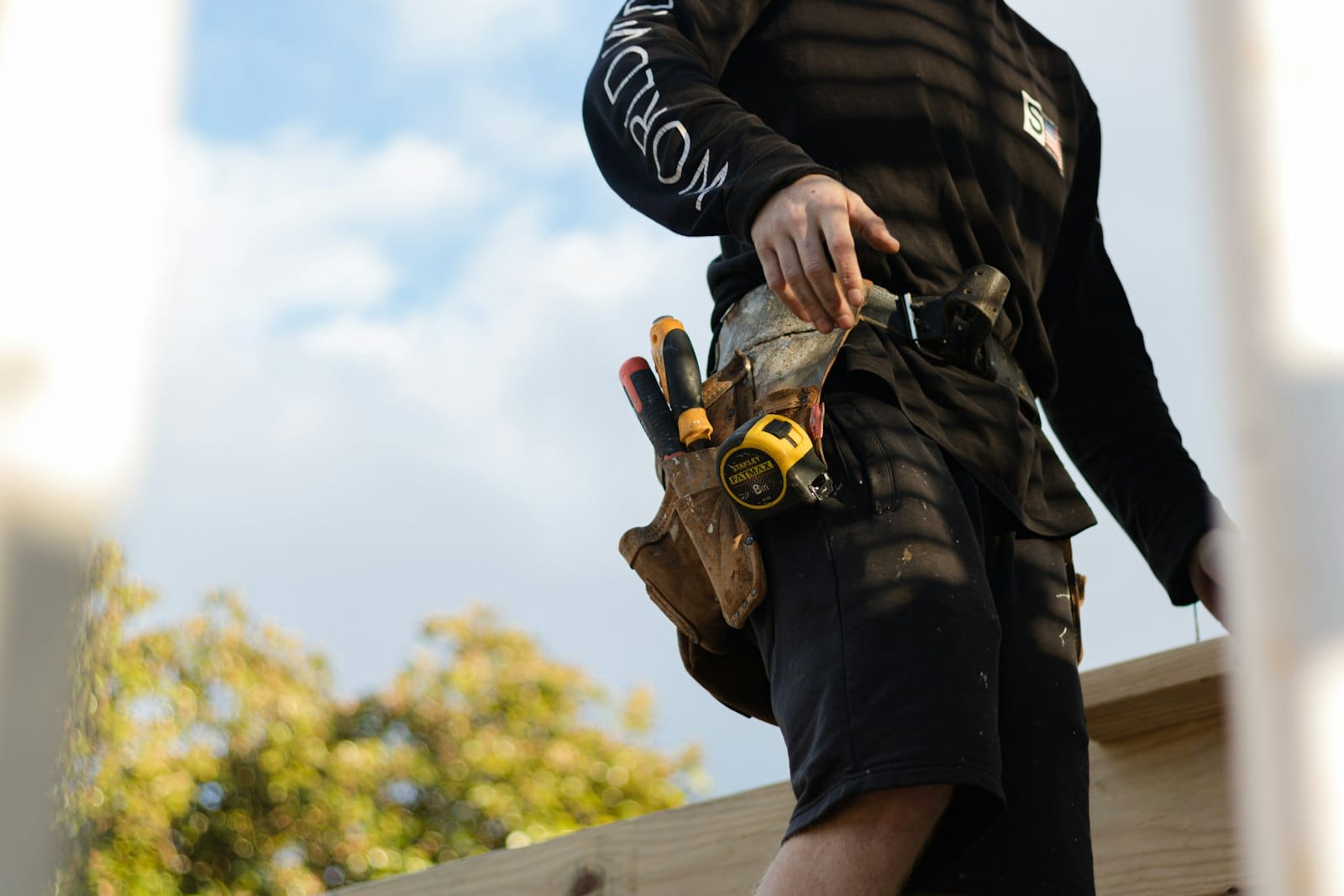 Tradie on site wearing a leather tool belt full of tools, the kind of self-employed worker looking into home loans for tradies